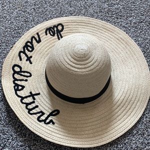 Wide brim sun hat